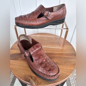 Life Stride Studio Brown Leather Sz 8N Woven Pattern Side Buckle